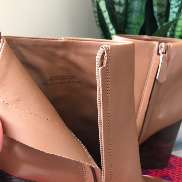 Tory Burch Grove Bootie / Royal Tan / Size 8 - Picture 4 of 9